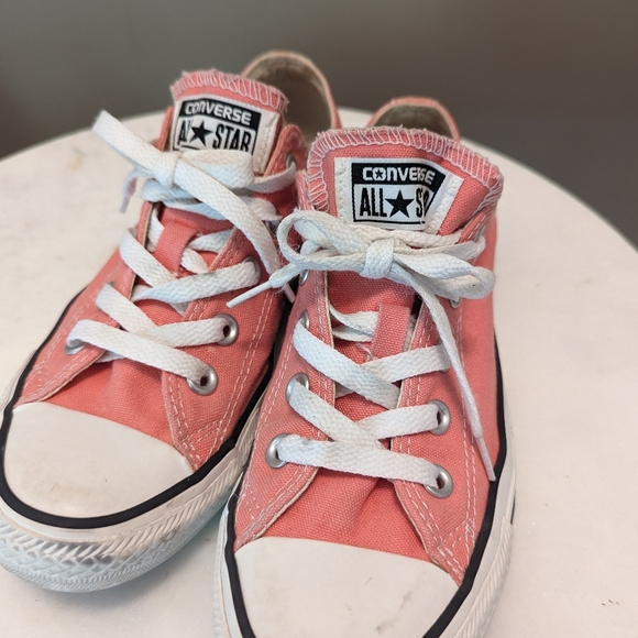 Converse Pink Low top Canvass W6 M4 - Picture 2 of 5